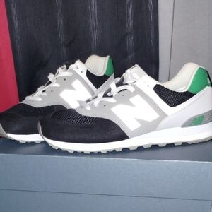 New Balance Men's Black and Green Sneakers